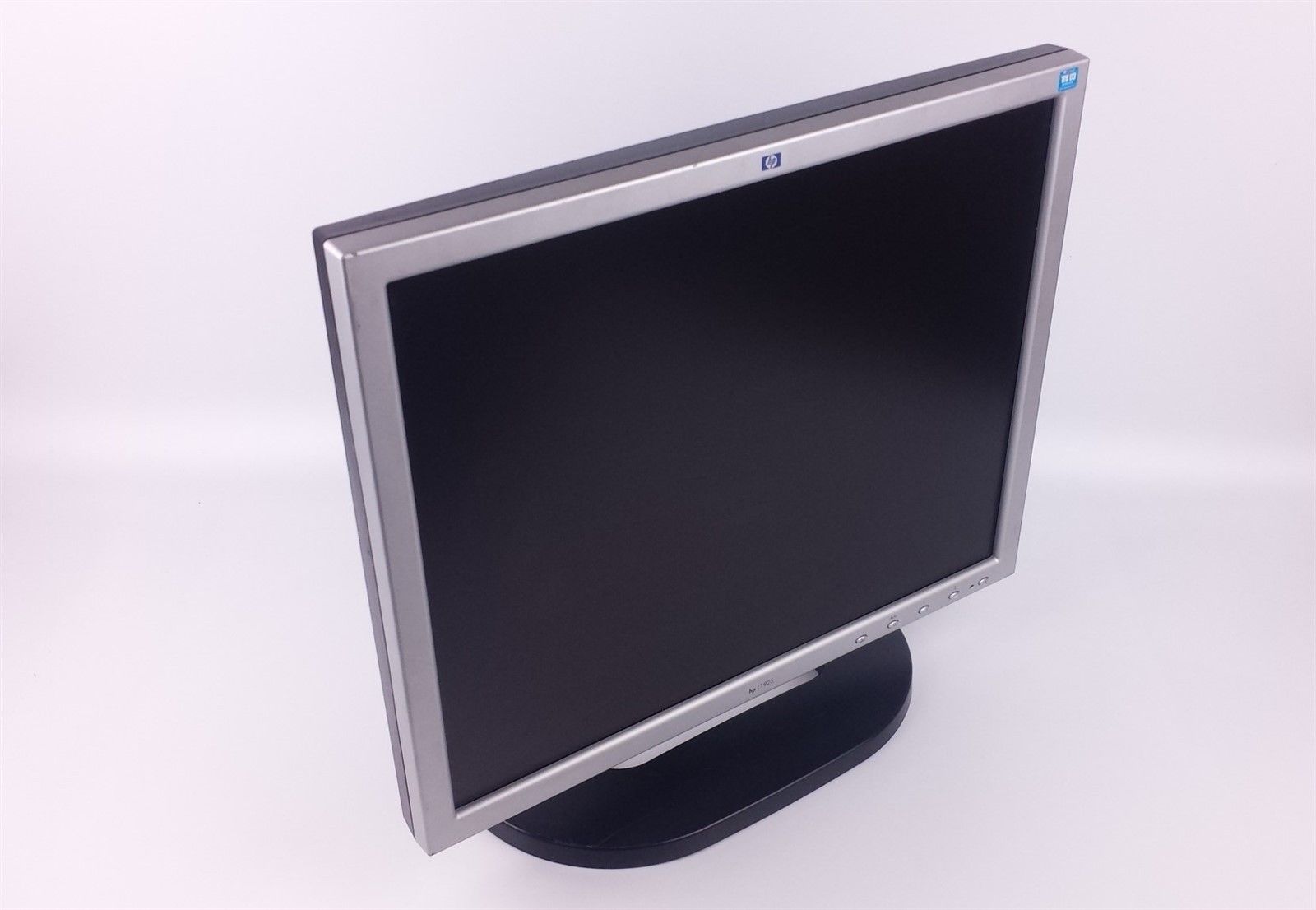 HP L1955 Flat Screen LCD Computer Monitor 19" P9626 with Power & VGA Cord